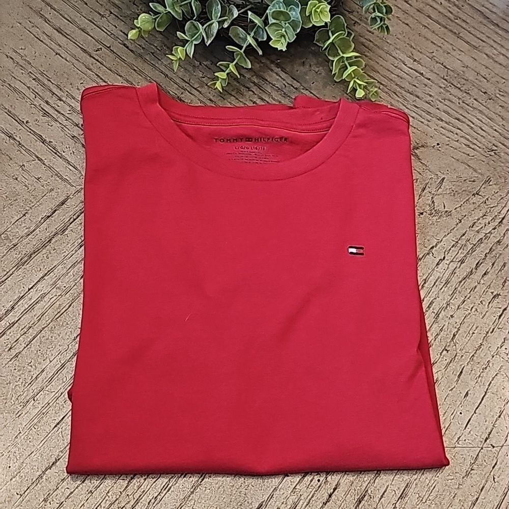 Red Tommy Hilfiger t shirt size L 16/18 never worn